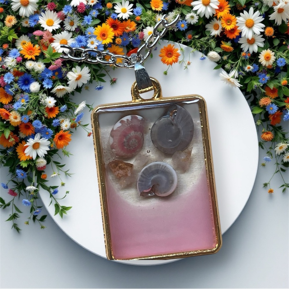 Gold and Pink Seashell Pendant Necklace